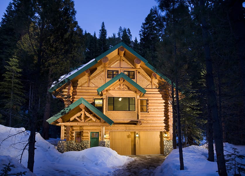 Log home from front at night